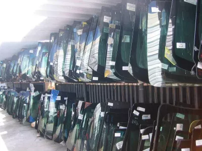 Kính Chắn Gió Xe Land Cruiser